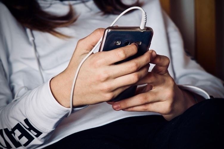 Web dipendenti? Adolescenti e tecnologia nella seconda ondata covid